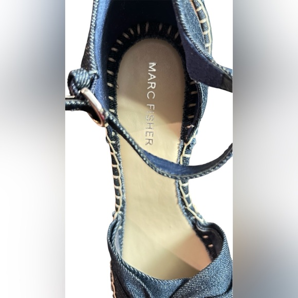 NWT Marc Fisher Karli Navy Blue Canvas Denim Espadrille Wedges 9M, Sandals Strap - Picture 3 of 10